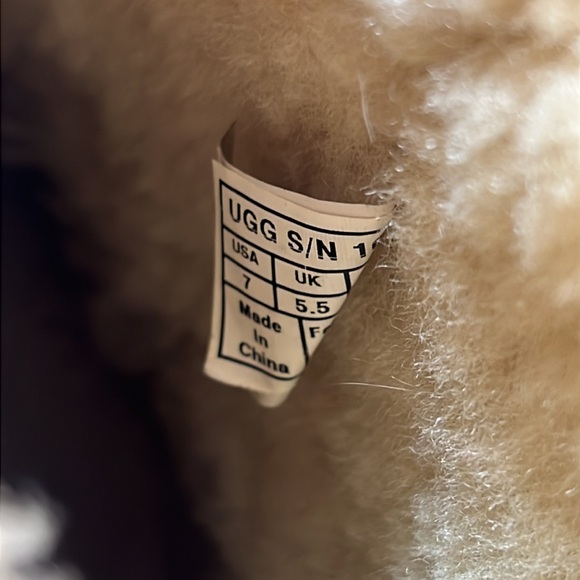 Uggs size 7 - Picture 5 of 7